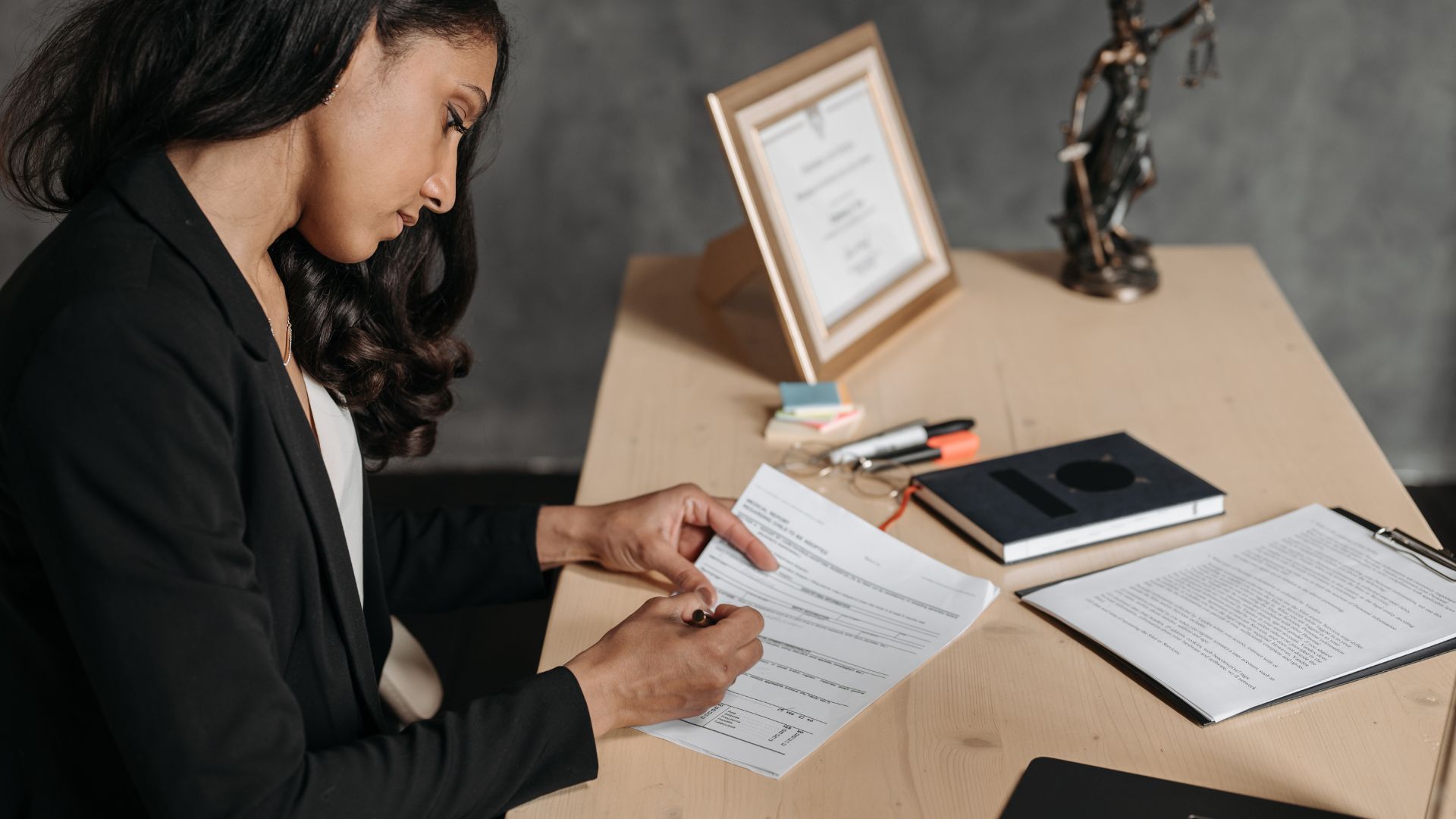 Outsourced contract lawyer services